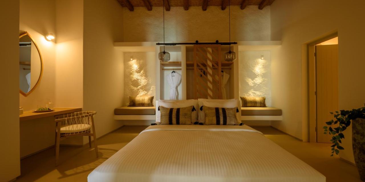 Este Luxury Suites 산토리니 외부 사진