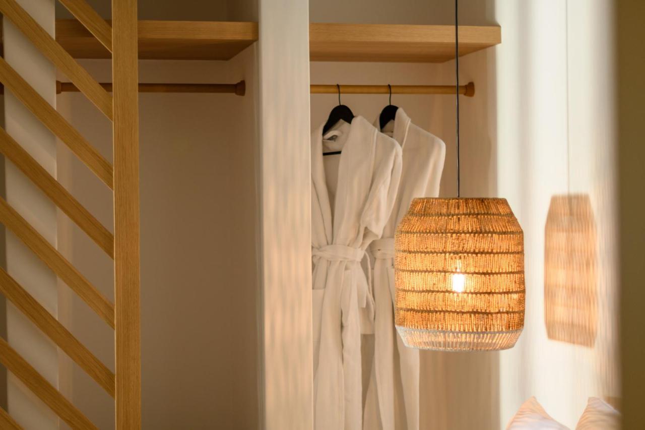 Este Luxury Suites 산토리니 외부 사진