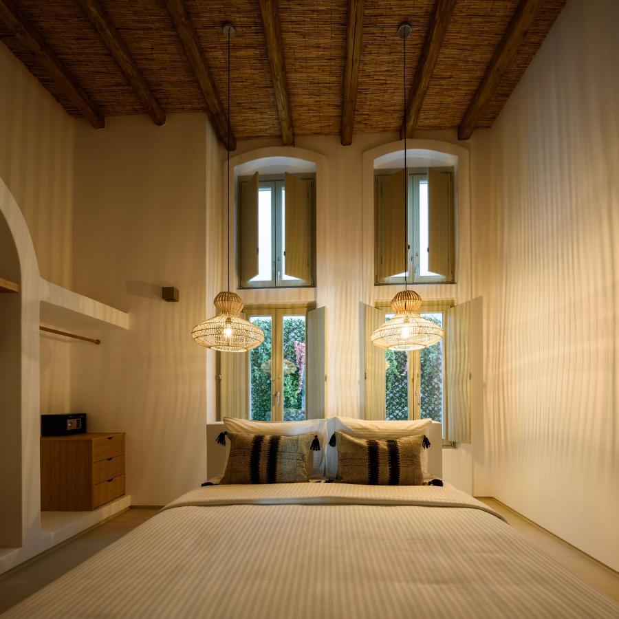 Este Luxury Suites 산토리니 외부 사진