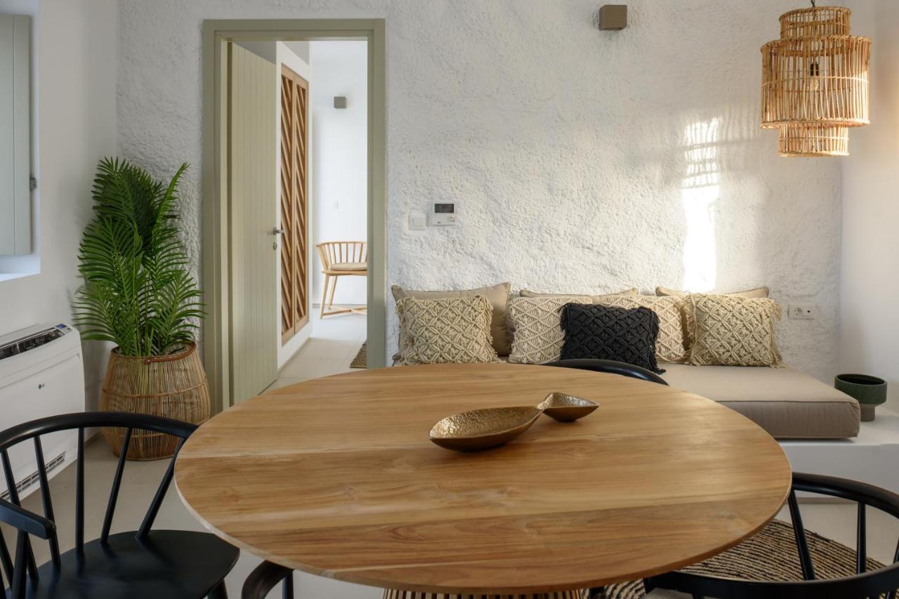 Este Luxury Suites 산토리니 외부 사진