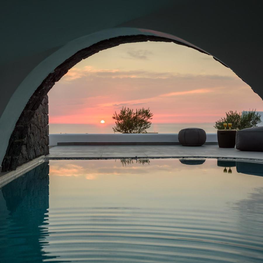 Este Luxury Suites 산토리니 외부 사진